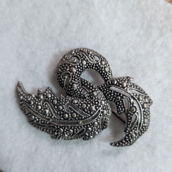 Vintage Marcasite Silver-Tone Textured Leaf & Swirl Design Brooch Pin - Picture 2 of 4